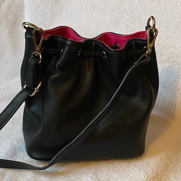 NEW! CANDIE’S “MADE TO SPARKLE” DRAWSTRING BUCKET BAG - Picture 7 of 13